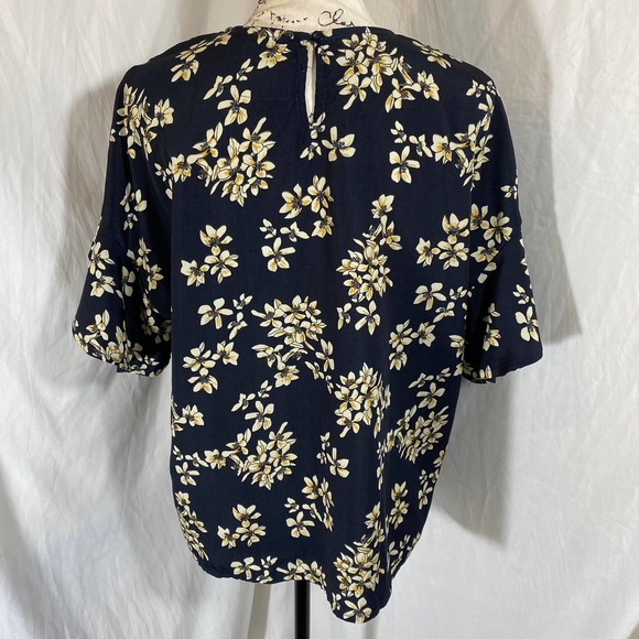 Folded & Hung Floral Crew Neck Bell Sleeve Keyhole Back Blouse Sz M - Picture 3 of 7
